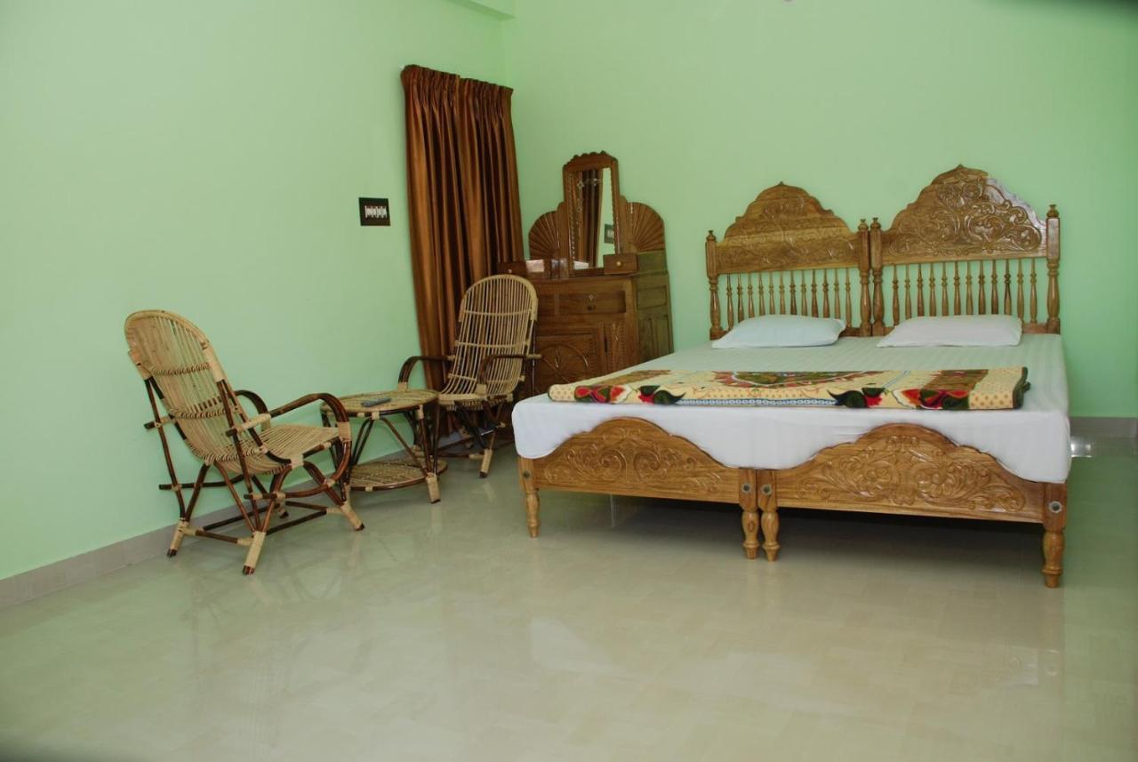 Panthalams Homestay Текади Екстериор снимка