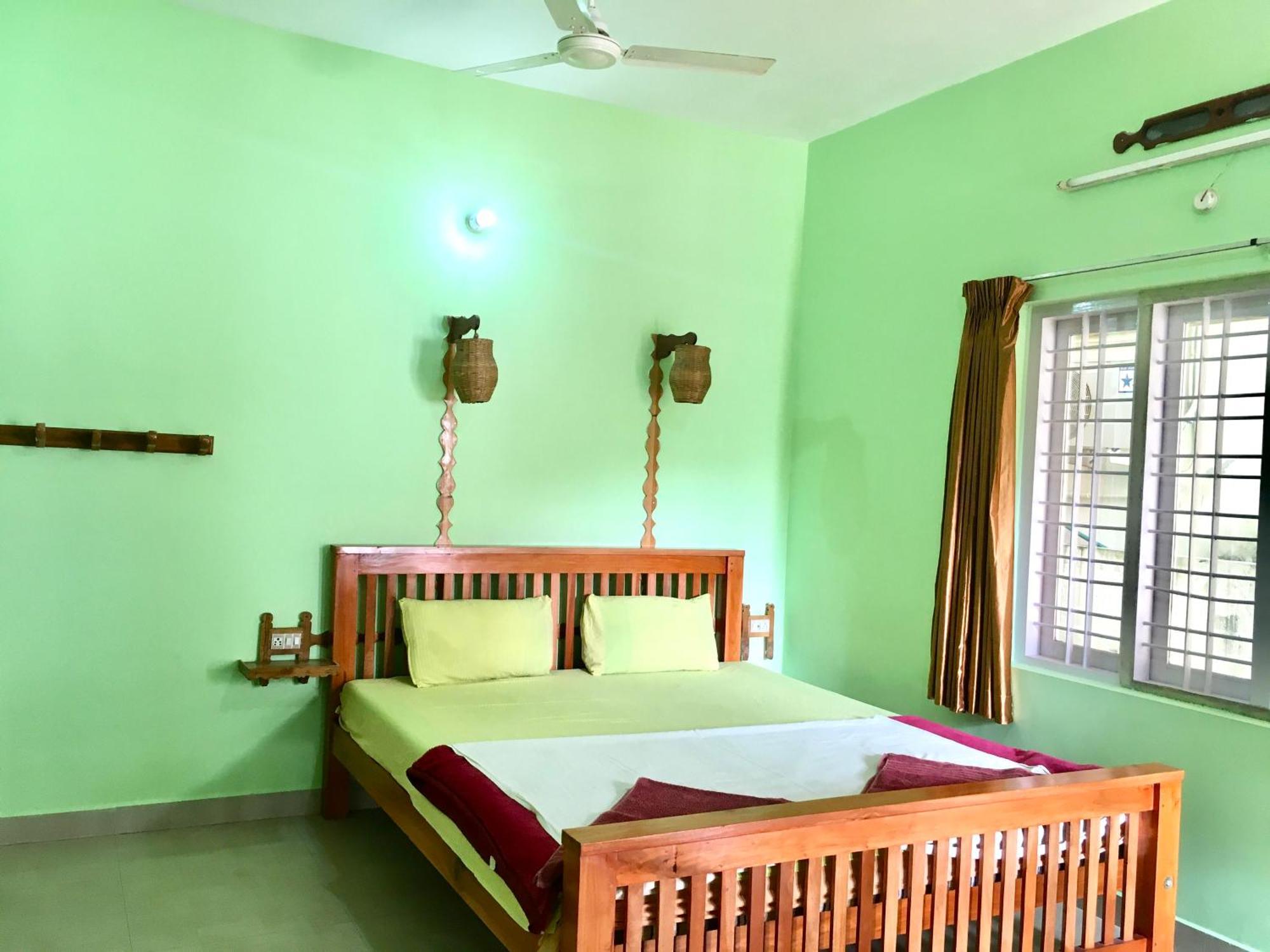 Panthalams Homestay Текади Екстериор снимка