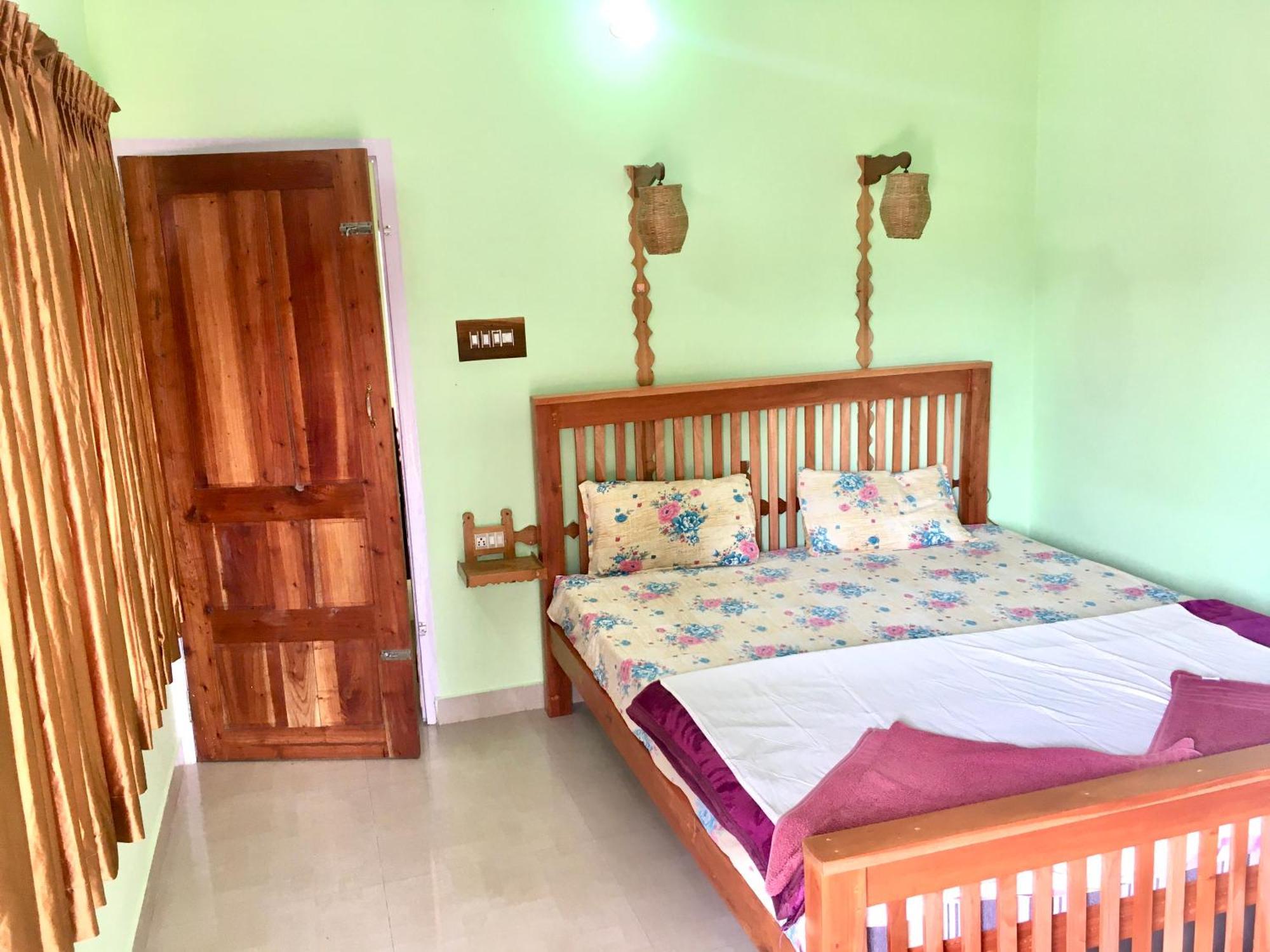 Panthalams Homestay Текади Екстериор снимка