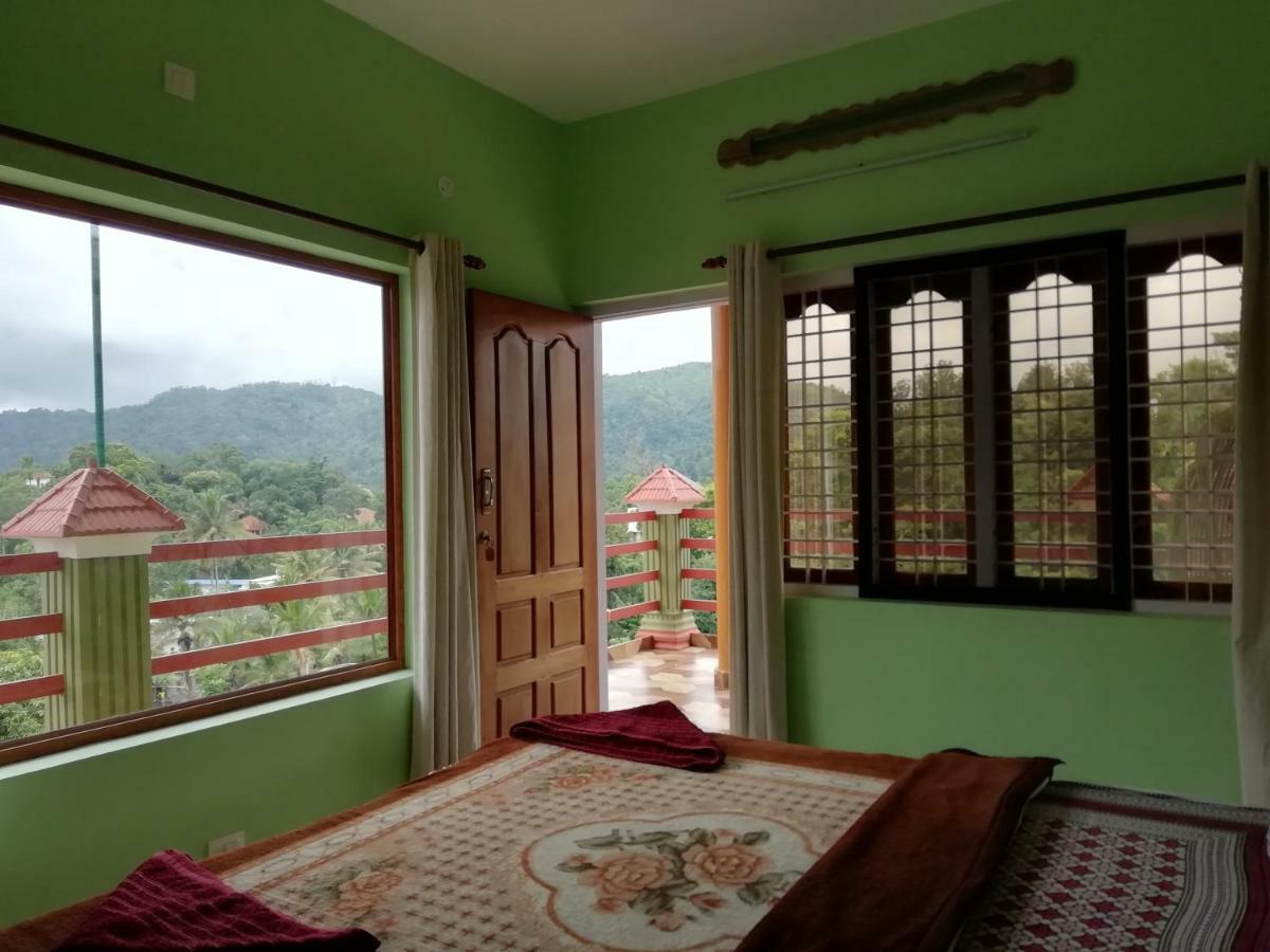 Panthalams Homestay Текади Екстериор снимка